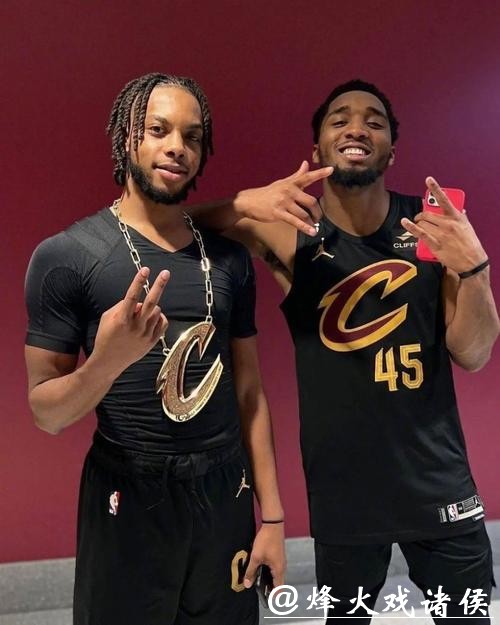 加兰39分骑士8连胜送雄鹿6连败 绿军大胜老鹰